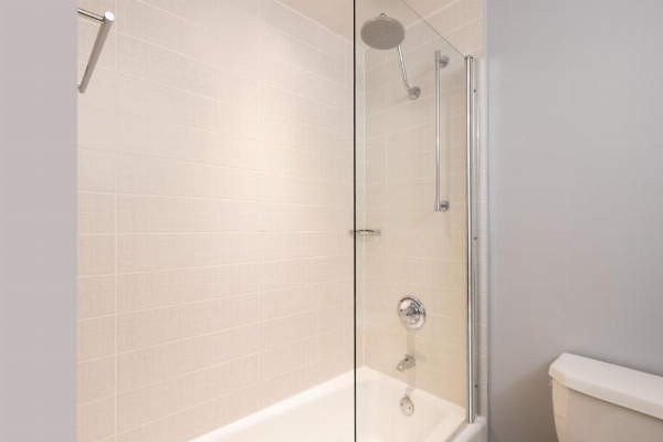 Courtyard by Marriott New York JFK Airport image 14