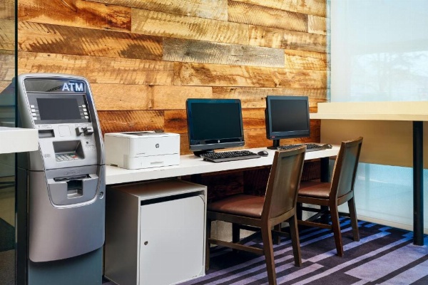 Courtyard by Marriott New York JFK Airport image 25